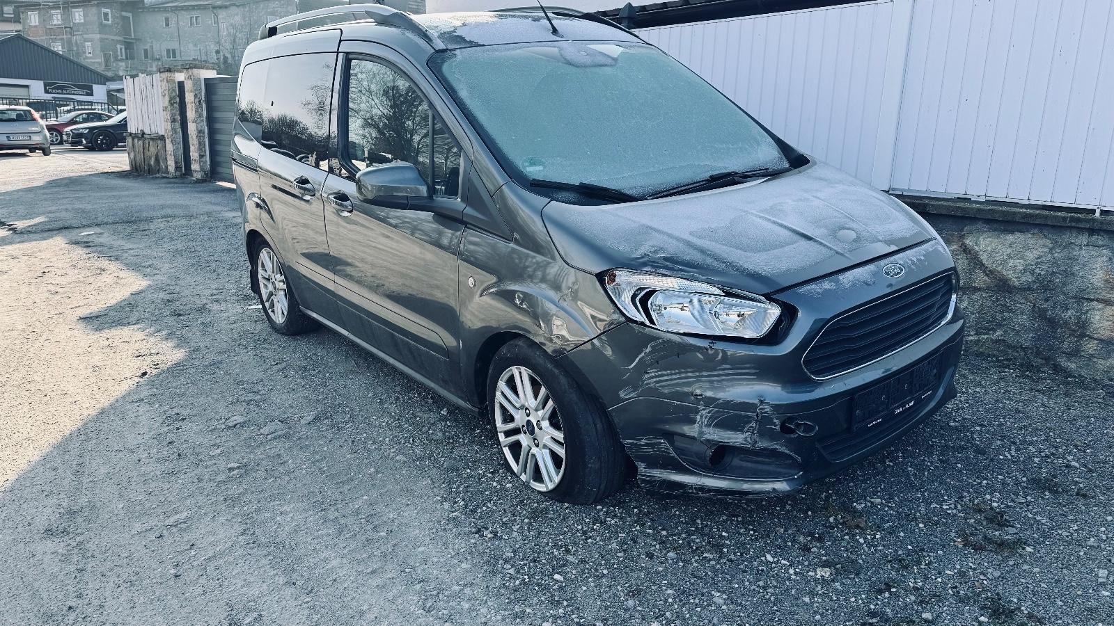 Ford Tourneo Courier Titanium Klima 5 Sitze 1 Hand