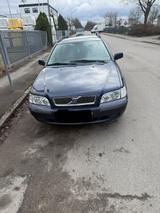 Volvo V40 Kombi TÜV 12/2026 170.000KM - Volvo V40 mit Benzin-Antrieb: Kombi, 2.0