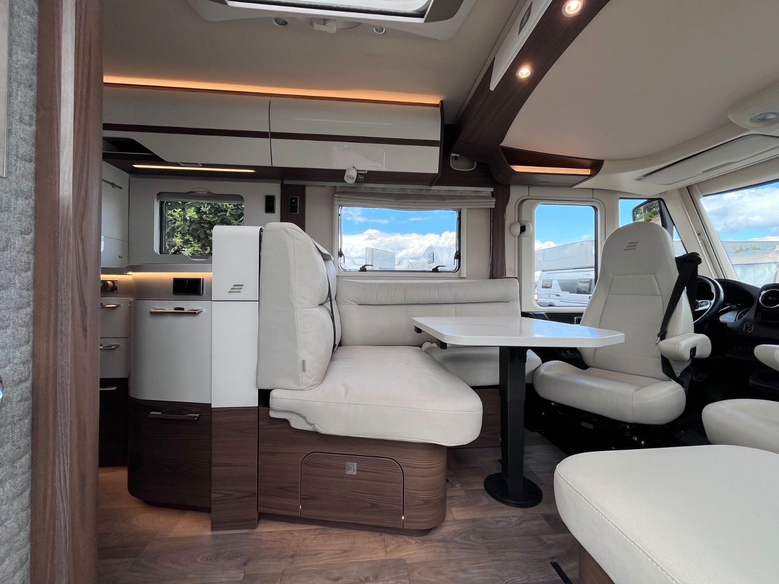 Fahrzeugabbildung HYMER / ERIBA / HYMERCAR HYMER B - KLASSE ML I 790 MASTERLINE