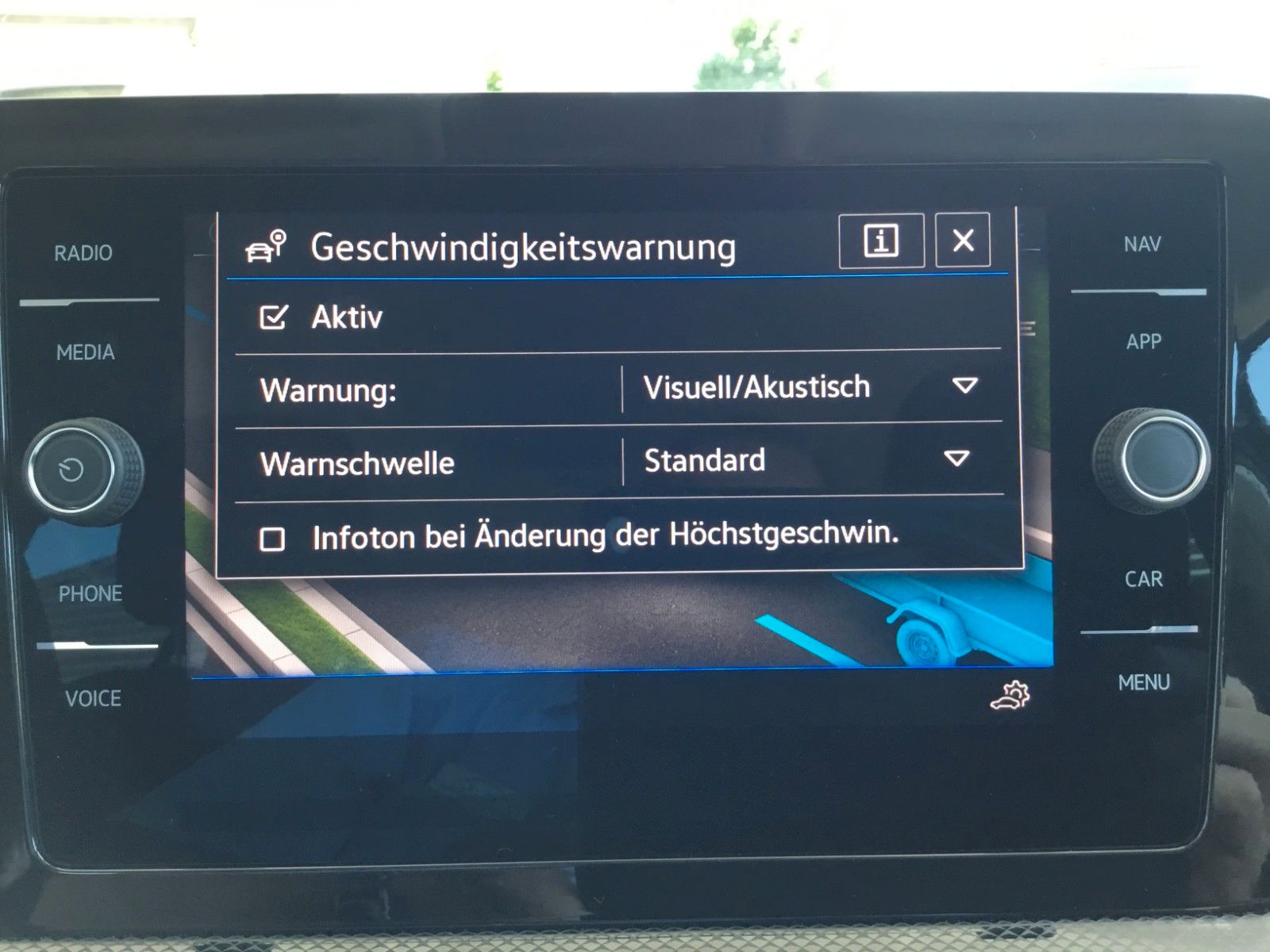 Fahrzeugabbildung Volkswagen T-Cross 1.0 TSI DSG Life+AHK+ACC+LED+17"+Kamera