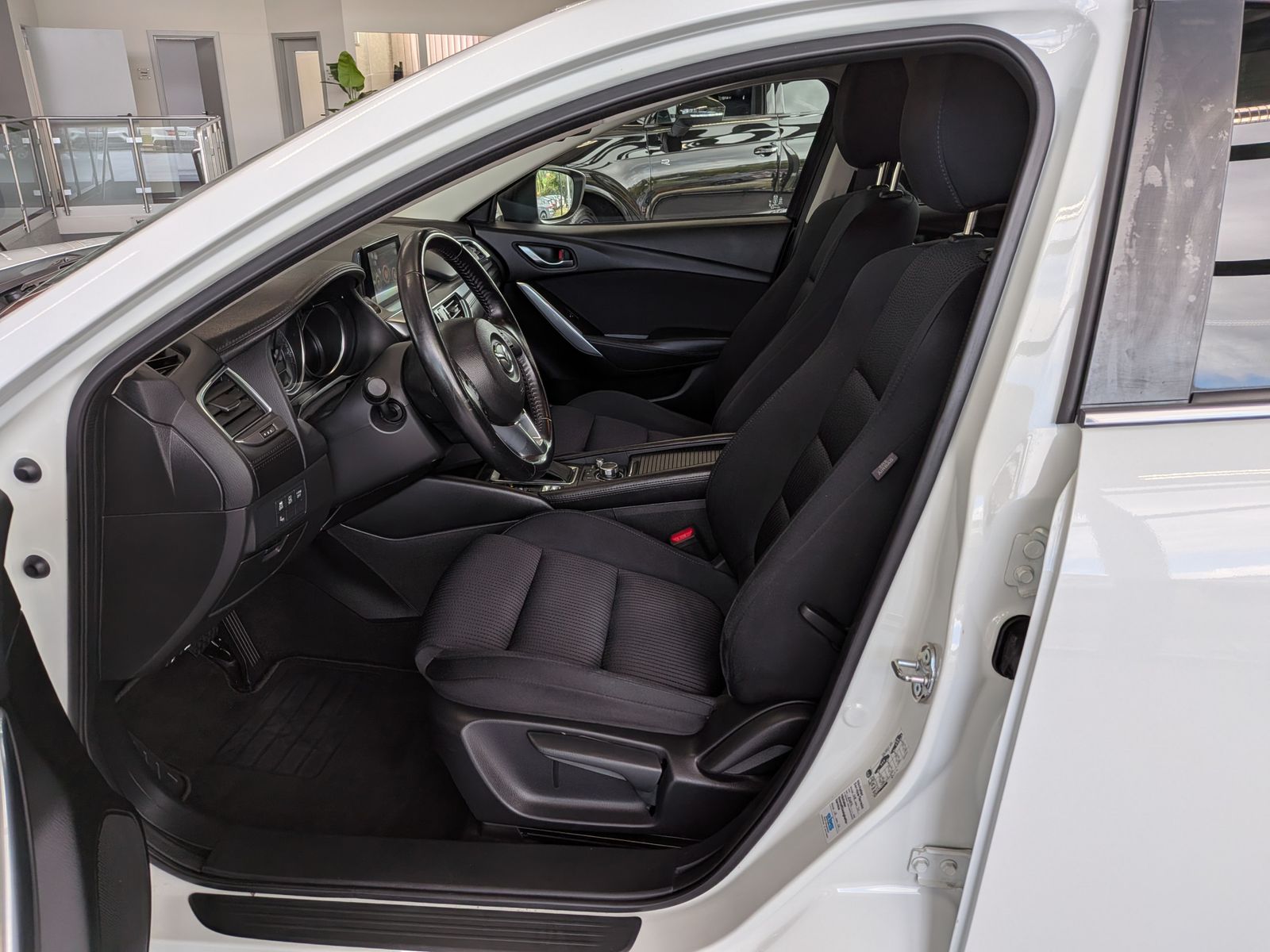 Fahrzeugabbildung Mazda 6 2.0 Aut. Exclusive-Line LED Tempomat PDC SHz