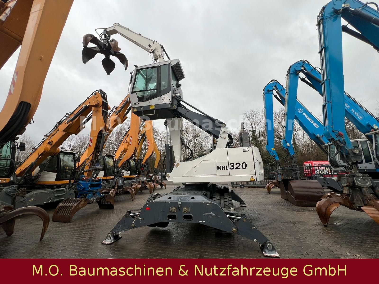 Fahrzeugabbildung Fuchs Terex MHL 320 / Polyp/ Liftkabine/