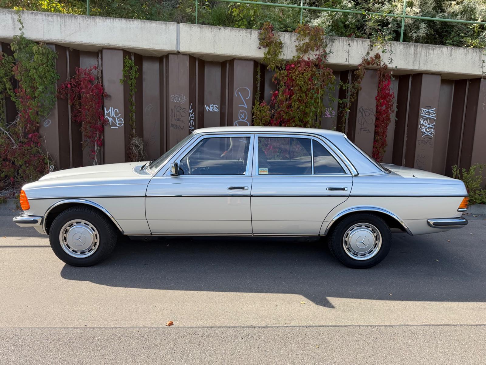 Mercedes-Benz 280 E / ONE DRIVER ONLY SINCE 1977 !!!!!!