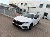 Skoda Octavia RS *HUD*AMBIENTE*KAMERA*ACC*LANE*SIDE* - Skoda Octavia: Kombi, Ambiente