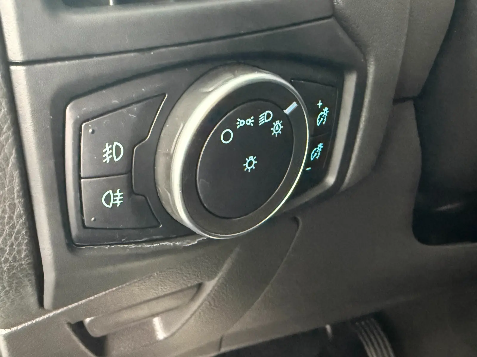 Ford Focus 2015 — photo 22