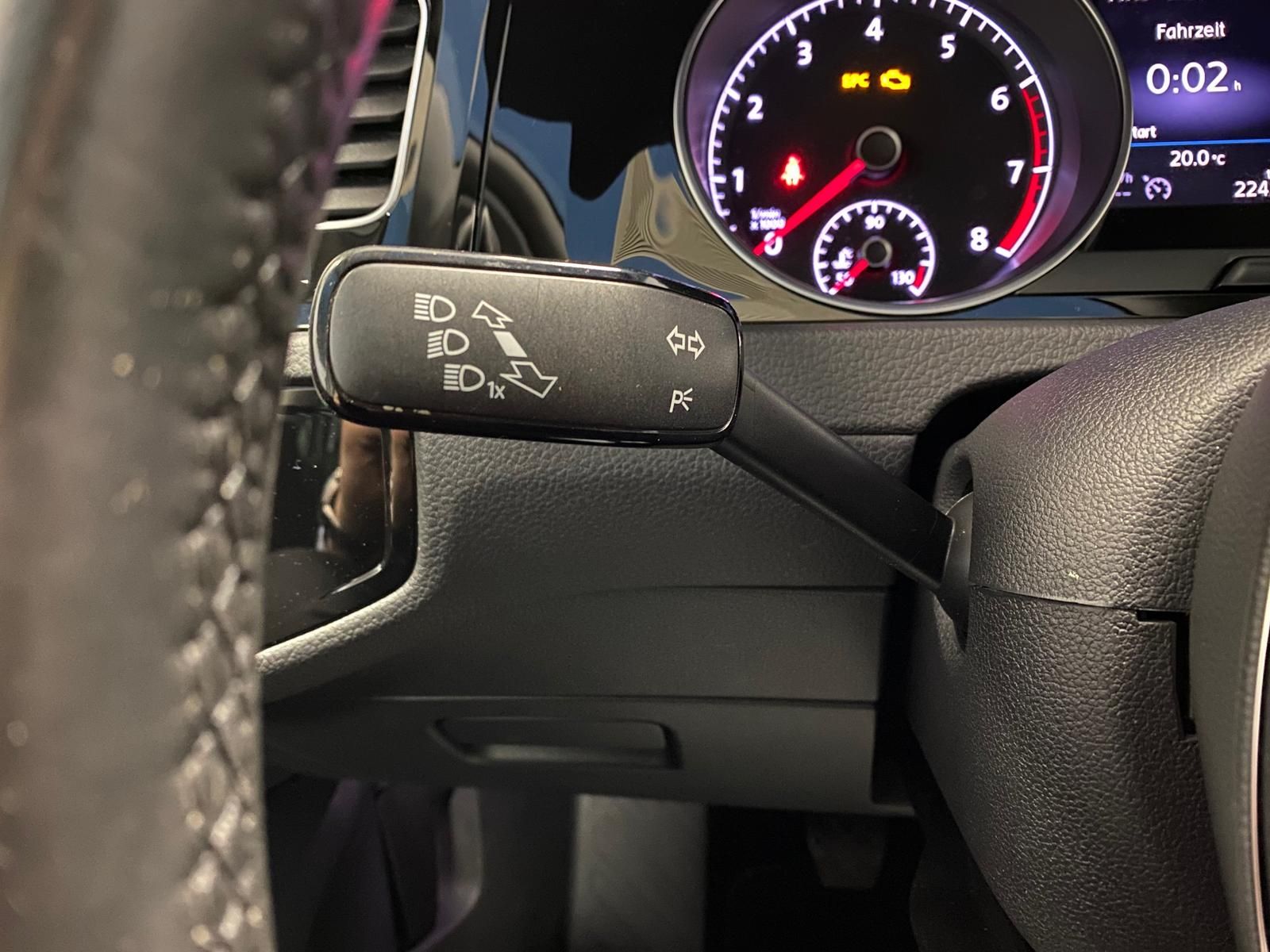 Fahrzeugabbildung Volkswagen Golf 1.4 16V TSI 1395 ccm Highline PDC+NAVI+ACC+