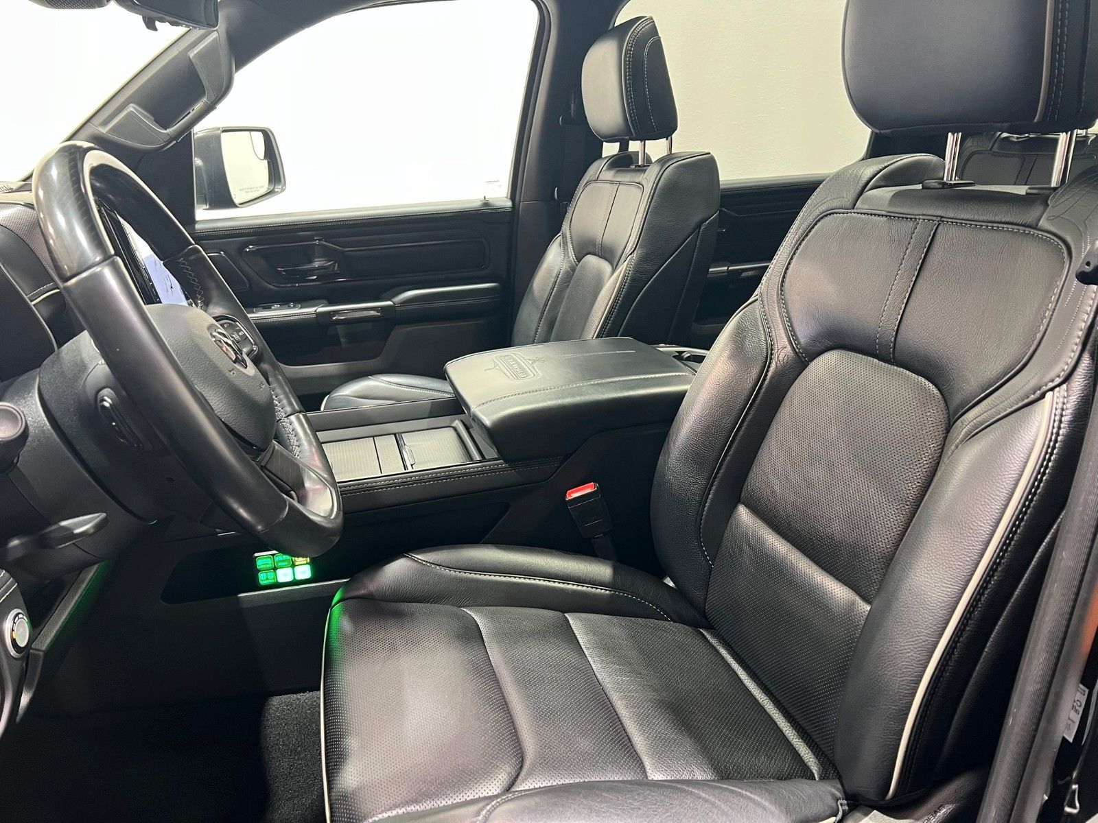 Fahrzeugabbildung Dodge RAM  1500 LIMITED NIGHT CREW CAB 4X4 *RTR UMBAU*