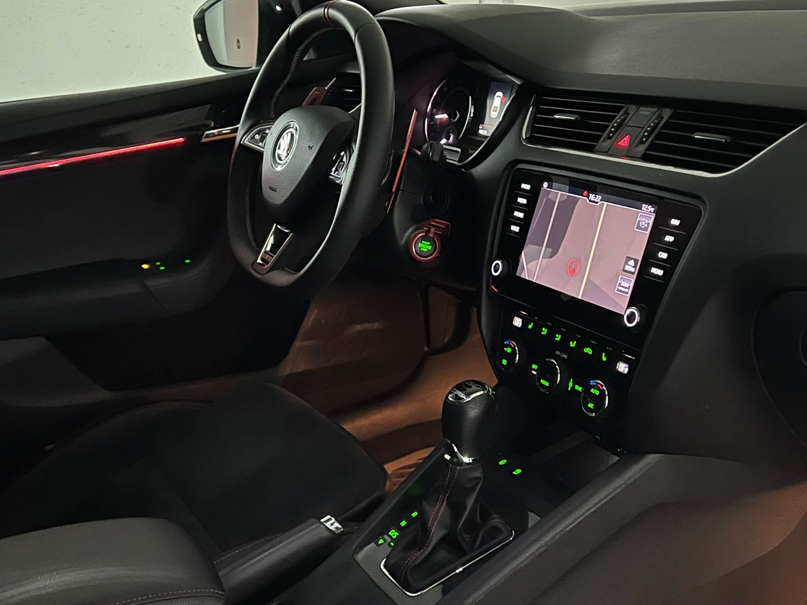 Fahrzeugabbildung SKODA Octavia 2.0 TDI Lim RS NAV/MEMORY/SMART/ACC/DAB