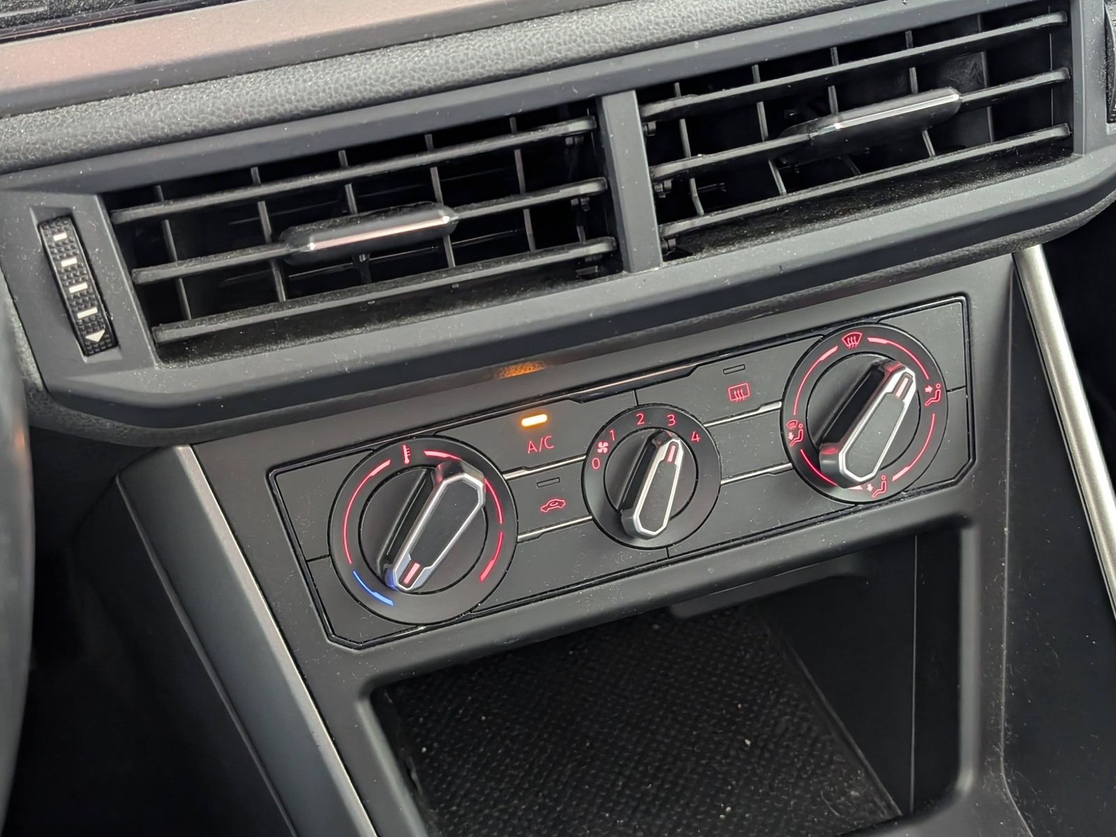 VW Polo VI 1.0 TSI Comfortline Klima CarPlay – Bild 7