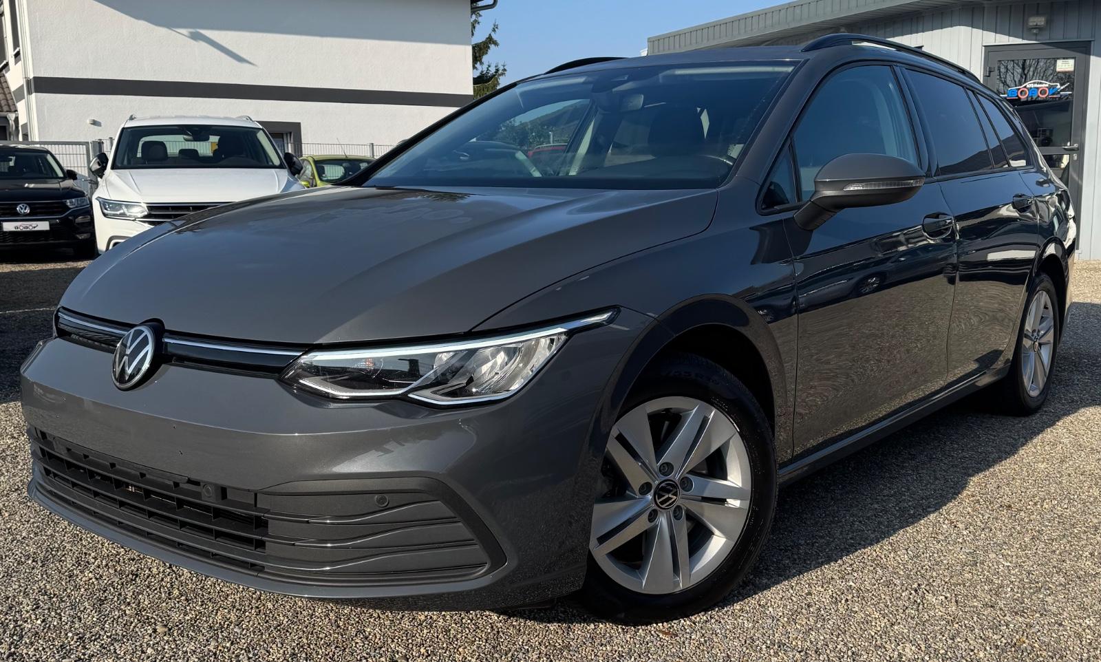 Volkswagen Golf VIII  Life DSG LED Memory Massage