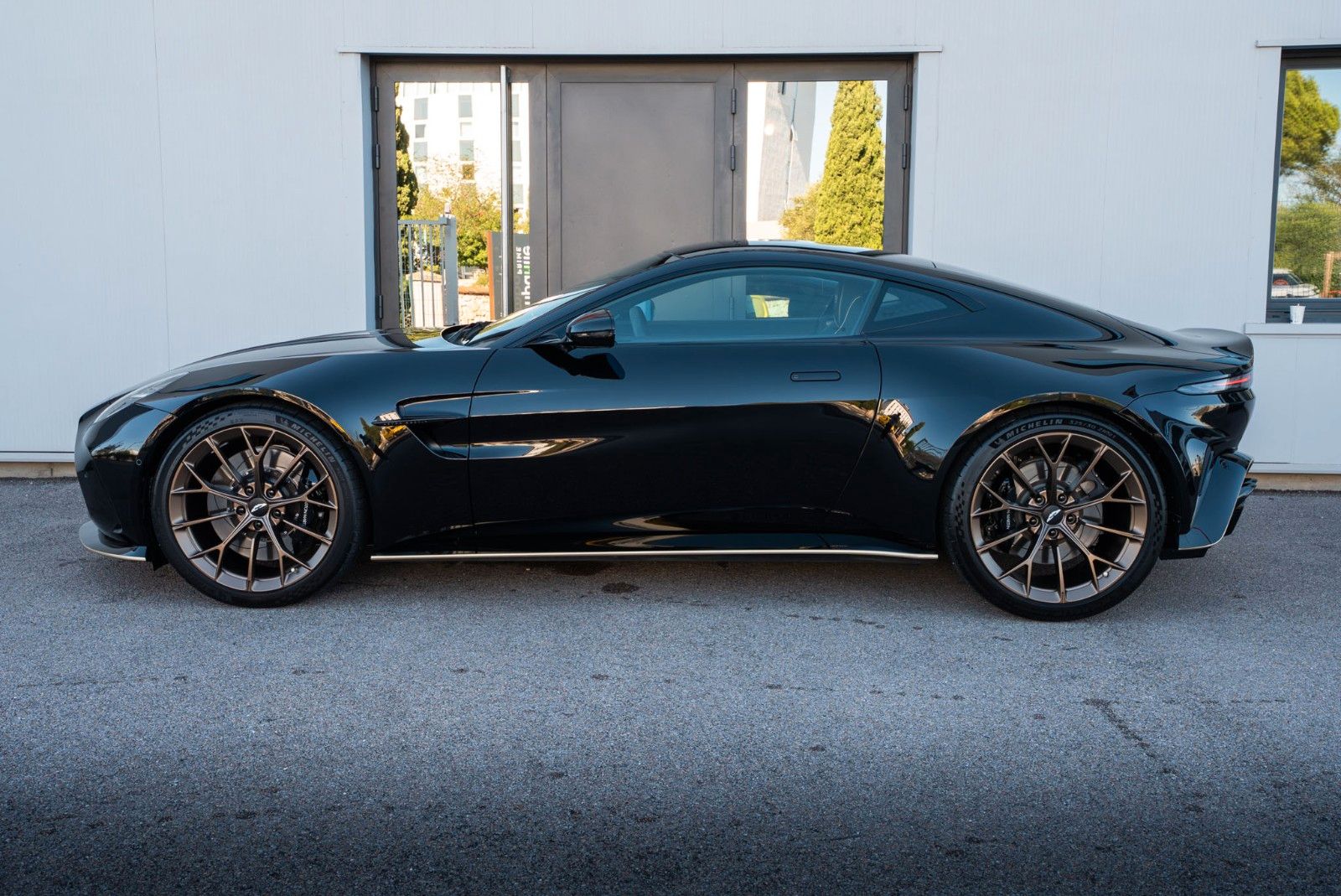 Aston Martin Vantage II * 1st Hand * B&W imagem 3