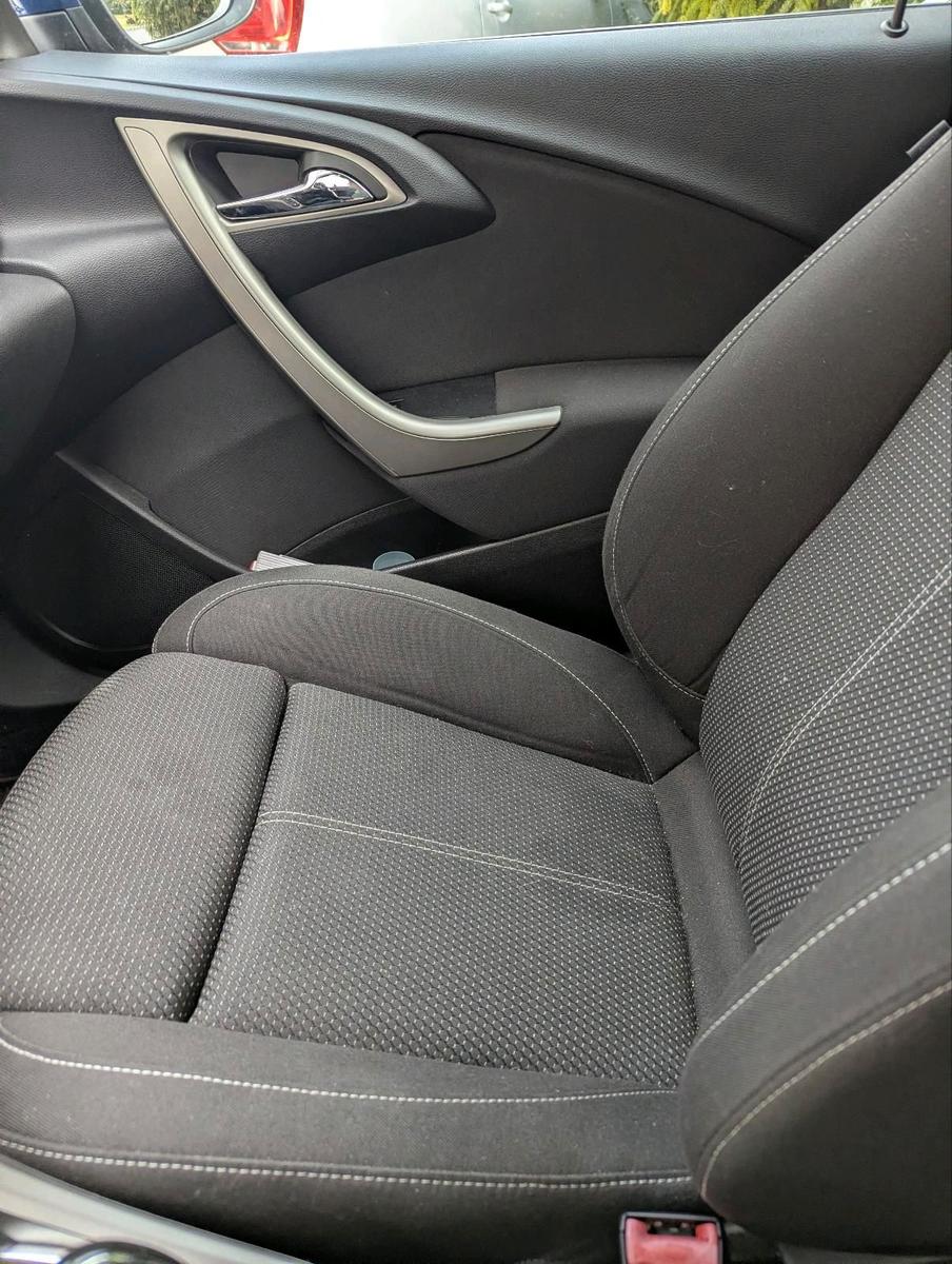 Opel Astra 2011 — photo 10