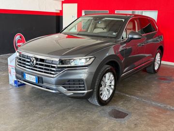 Volkswagen Touareg - 2