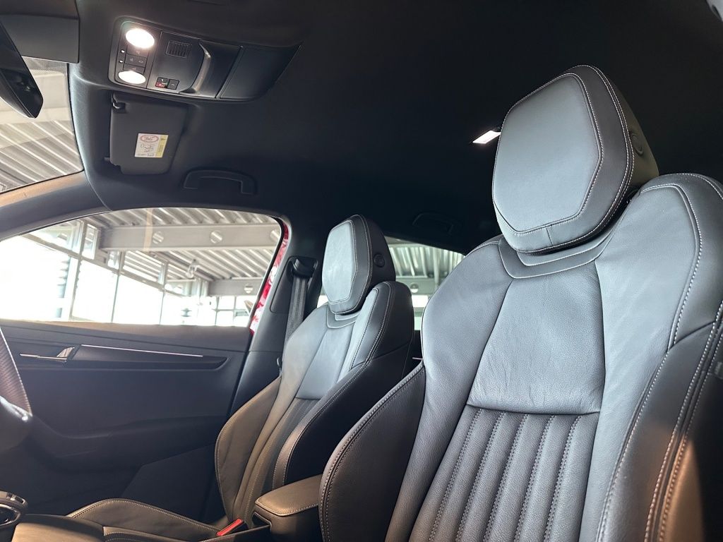 Fahrzeugabbildung SKODA Karoq 2.0 TDI Sportline AHK Memory LED Sport DAB