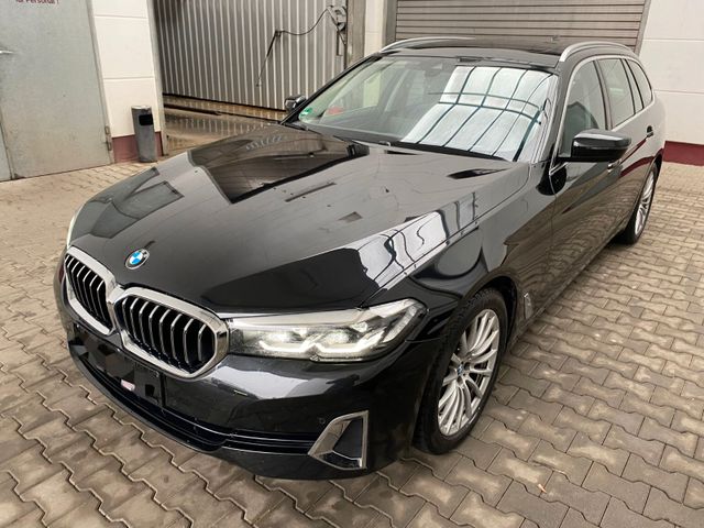 BMW 530d xDrive Touring*Luxury*PANO*Head-Up*