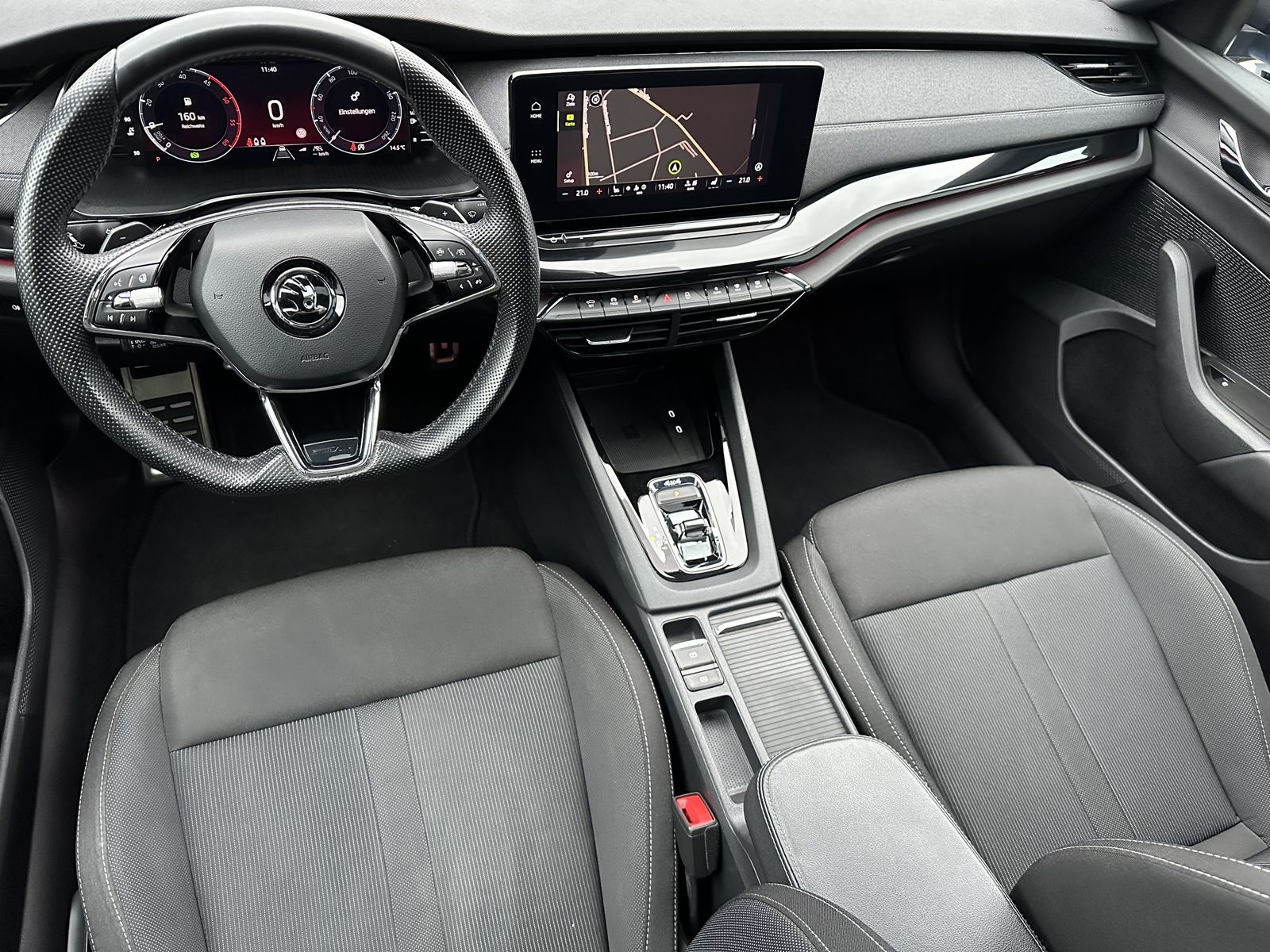 Fahrzeugabbildung SKODA Octavia Combi 4x4 Sportline NAV+LED+PANO+HEAD-UP