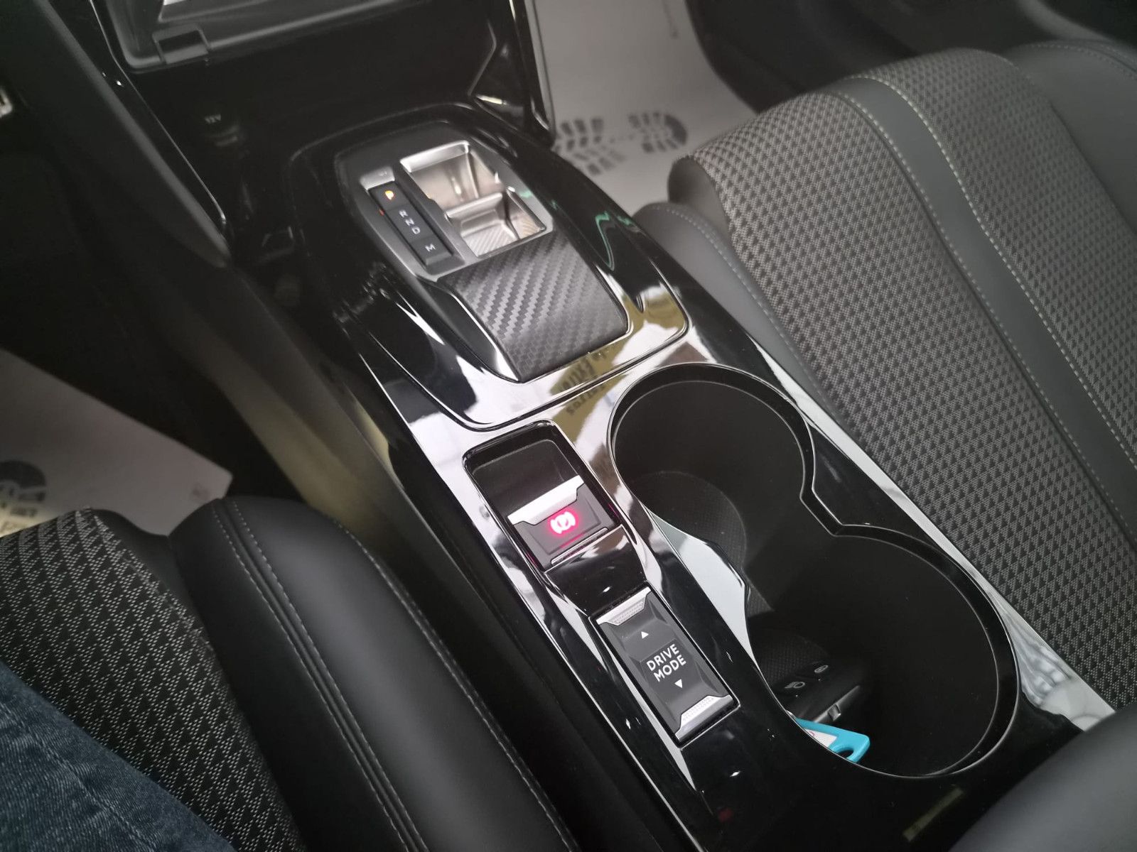 Fahrzeugabbildung Peugeot 208 GT / LED / NAVI / KAMERA / SCHECKHEFT