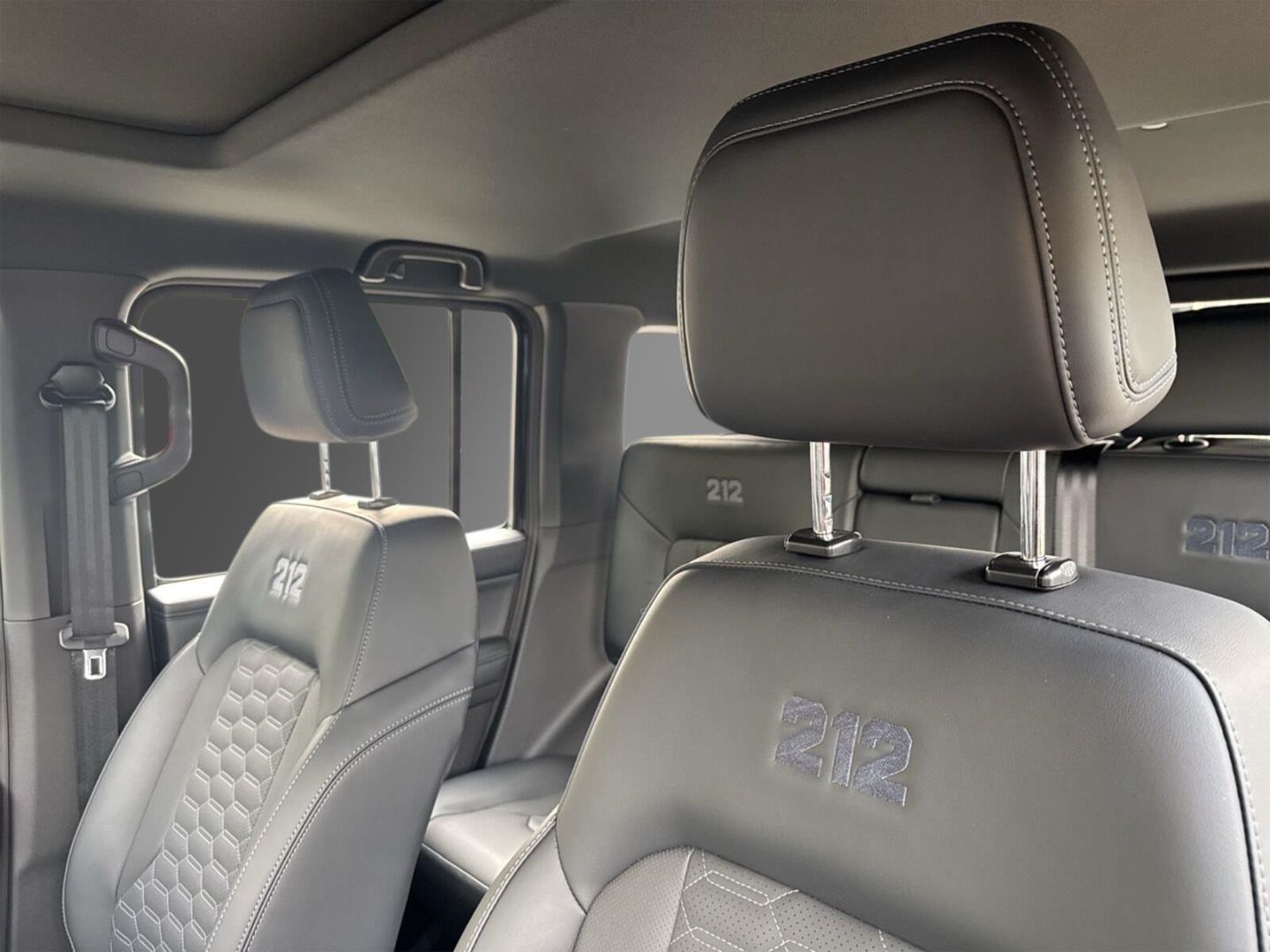 Fahrzeugabbildung BAW 212 4X4 2.0 Diesel Automatik - Leder