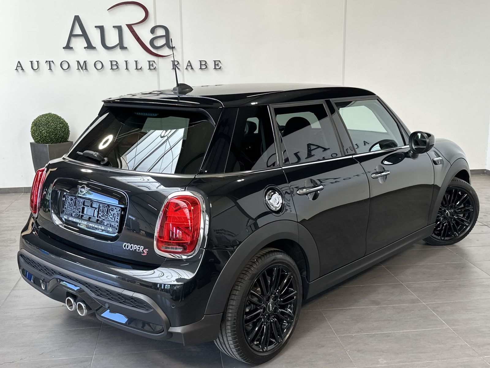 Fahrzeugabbildung MINI Cooper S 5-Türer Classic-Trim NAV+LED+KAMERA+DA