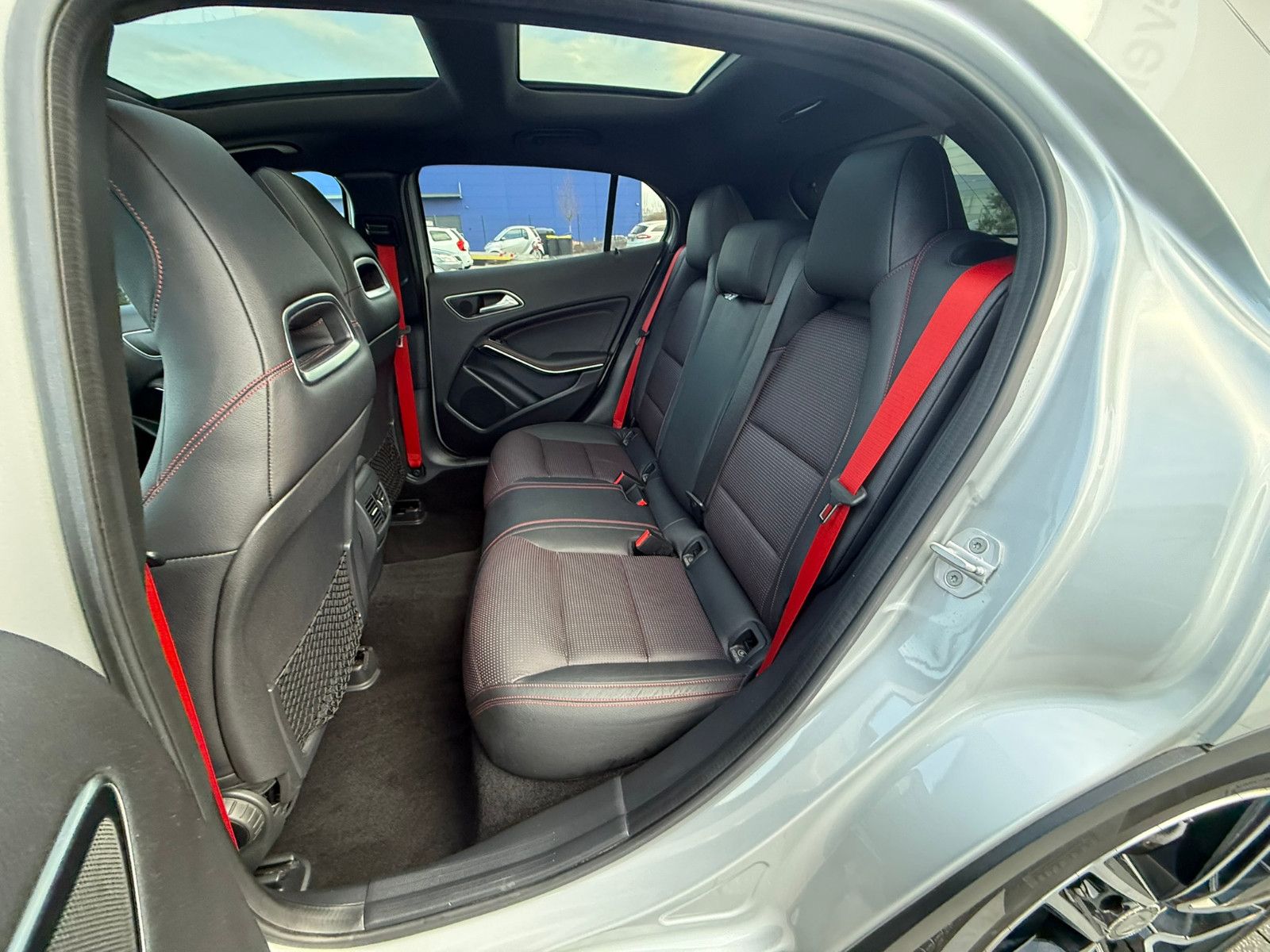 Fahrzeugabbildung Mercedes-Benz GLA 200 AMG Line PANO NAVI LEDER PDC WINTERRÄDER