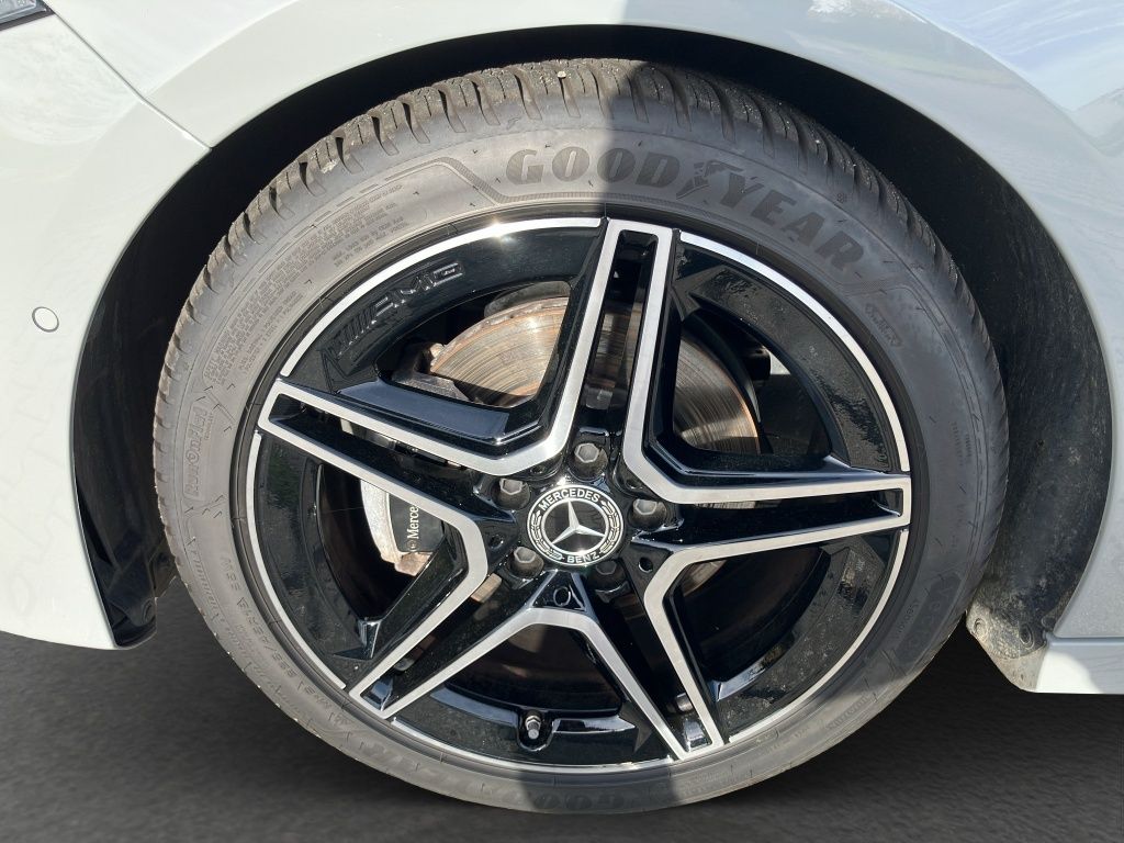 Fahrzeugabbildung Mercedes-Benz A 200 Kompaktlimousine AMG Line*Night Paket*LED