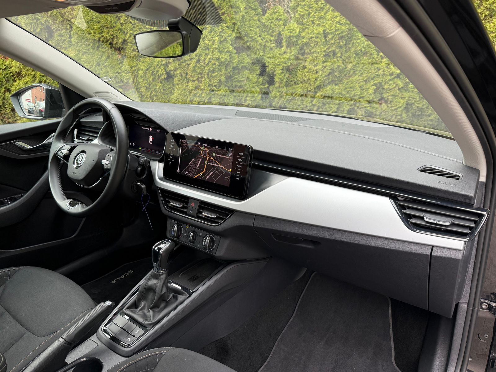 Fahrzeugabbildung SKODA Scala 1.0 TSI DSG Ambition LED+NAV+SHZ+VIRT+TEMP
