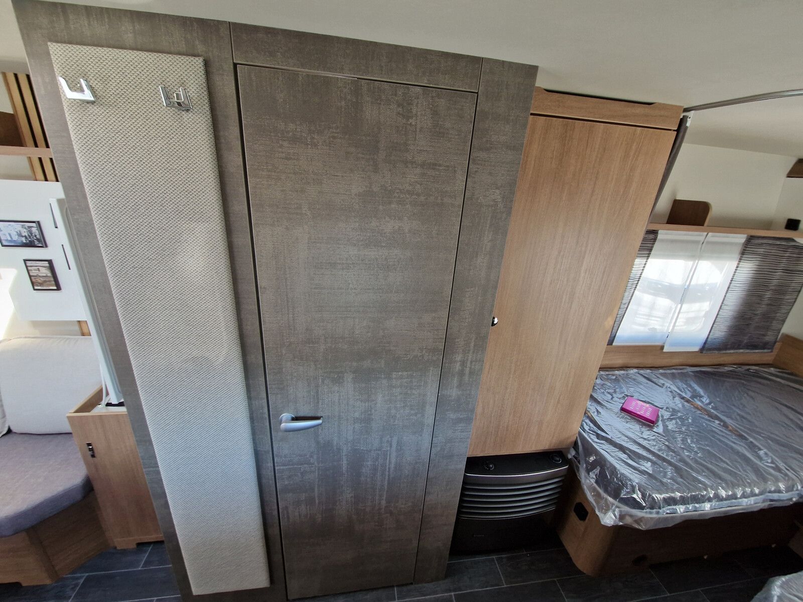 Fahrzeugabbildung Tabbert Senara 550E 2.3 2.000kg, Safety-Pack, Glattbl.