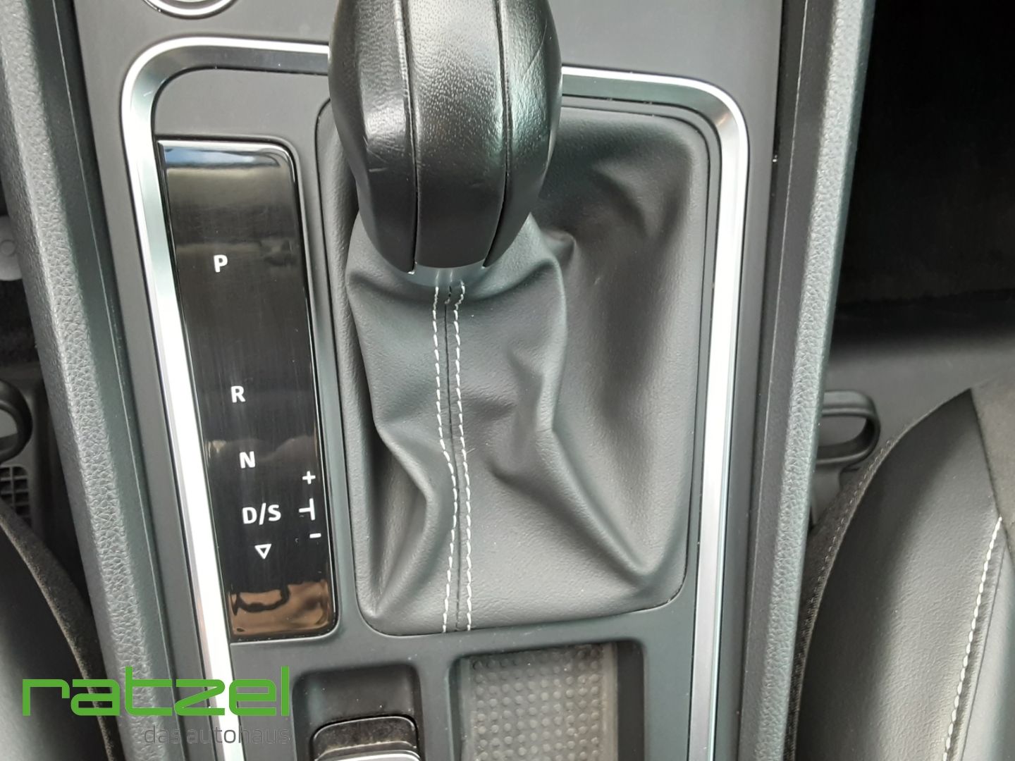 Fahrzeugabbildung SEAT Ateca 2.0 TDI Style AHK-klappbar Navi 360 Kamera