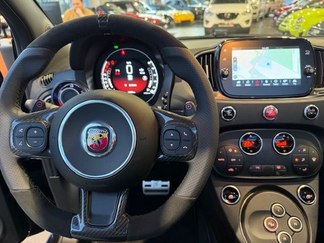 Fahrzeugabbildung Abarth 695C Cabrio AT BREMBO NAV PDC 17"