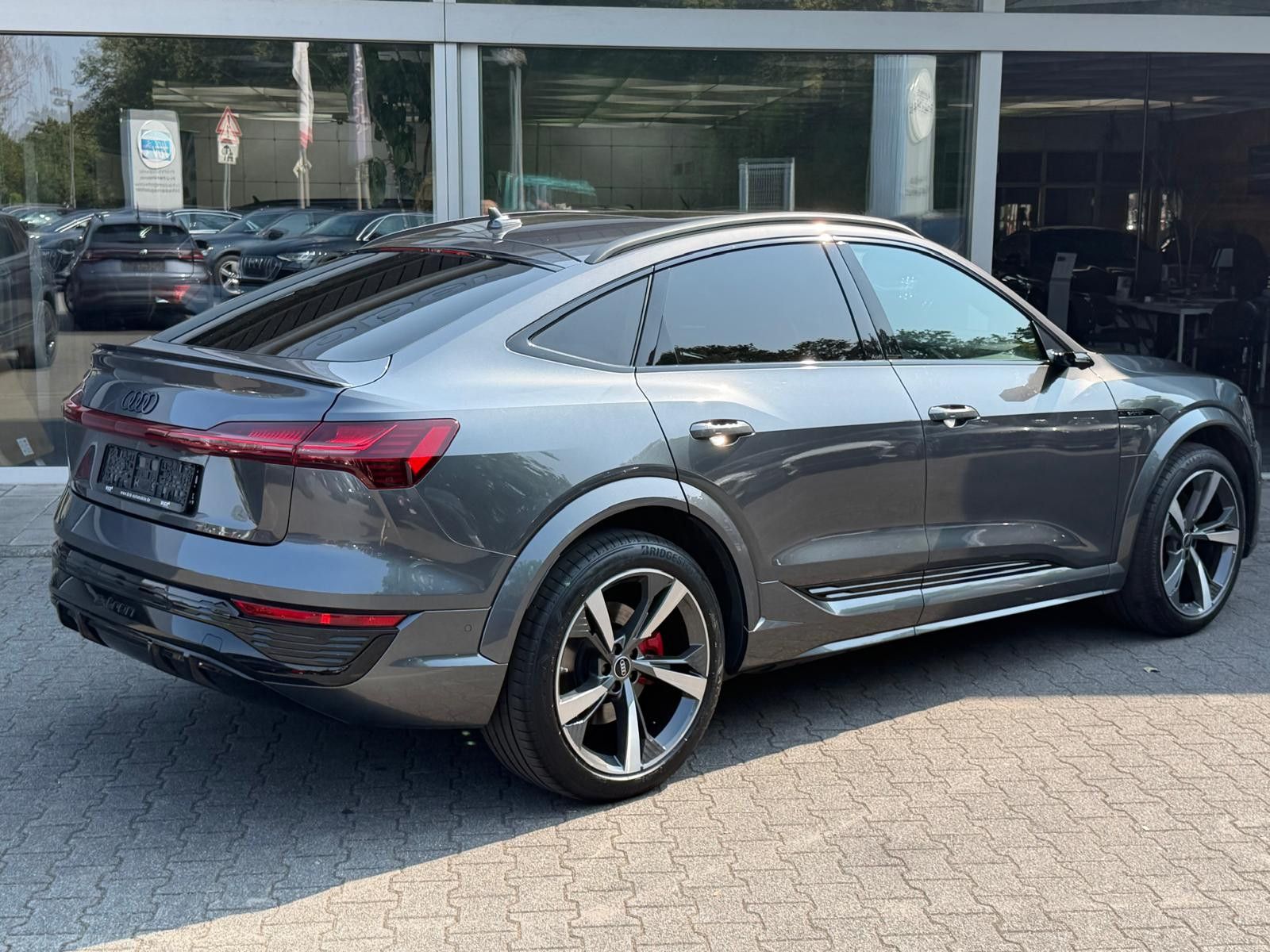 Fahrzeugabbildung Audi SQ8 e-tron QATT SPORTBACK BLACK EDIT NAPPA+PANO+