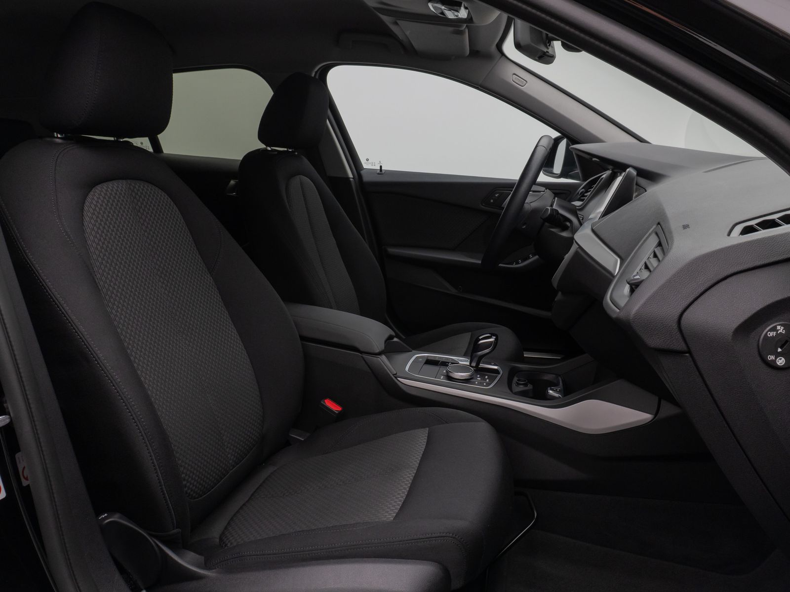 Fahrzeugabbildung BMW 118i DAB CockPitProf LED PDC Geschwindigkeitsreg
