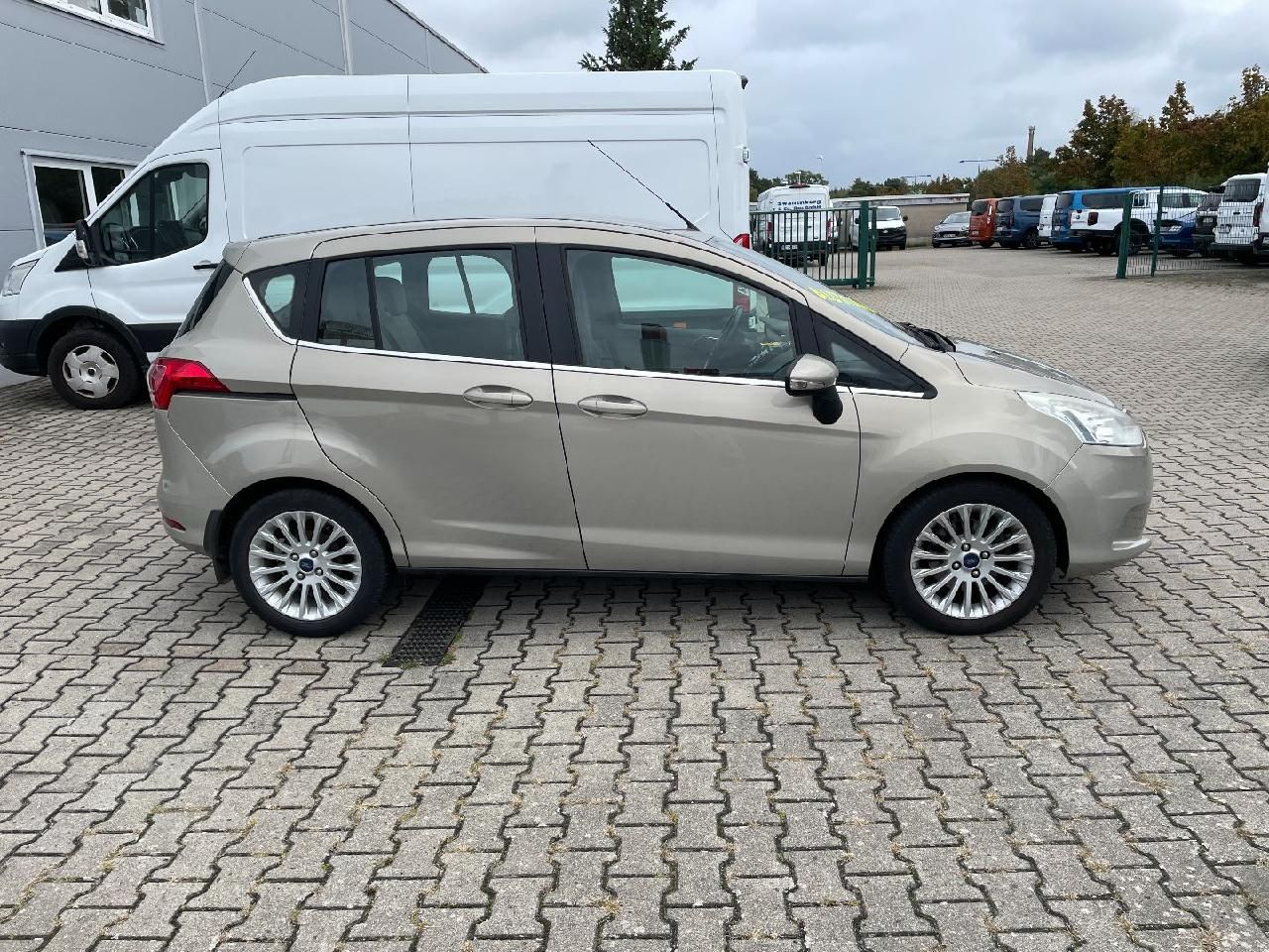 Fahrzeugabbildung Ford B-MAX Titanium, Autom., Kamera, Sitzheiz.