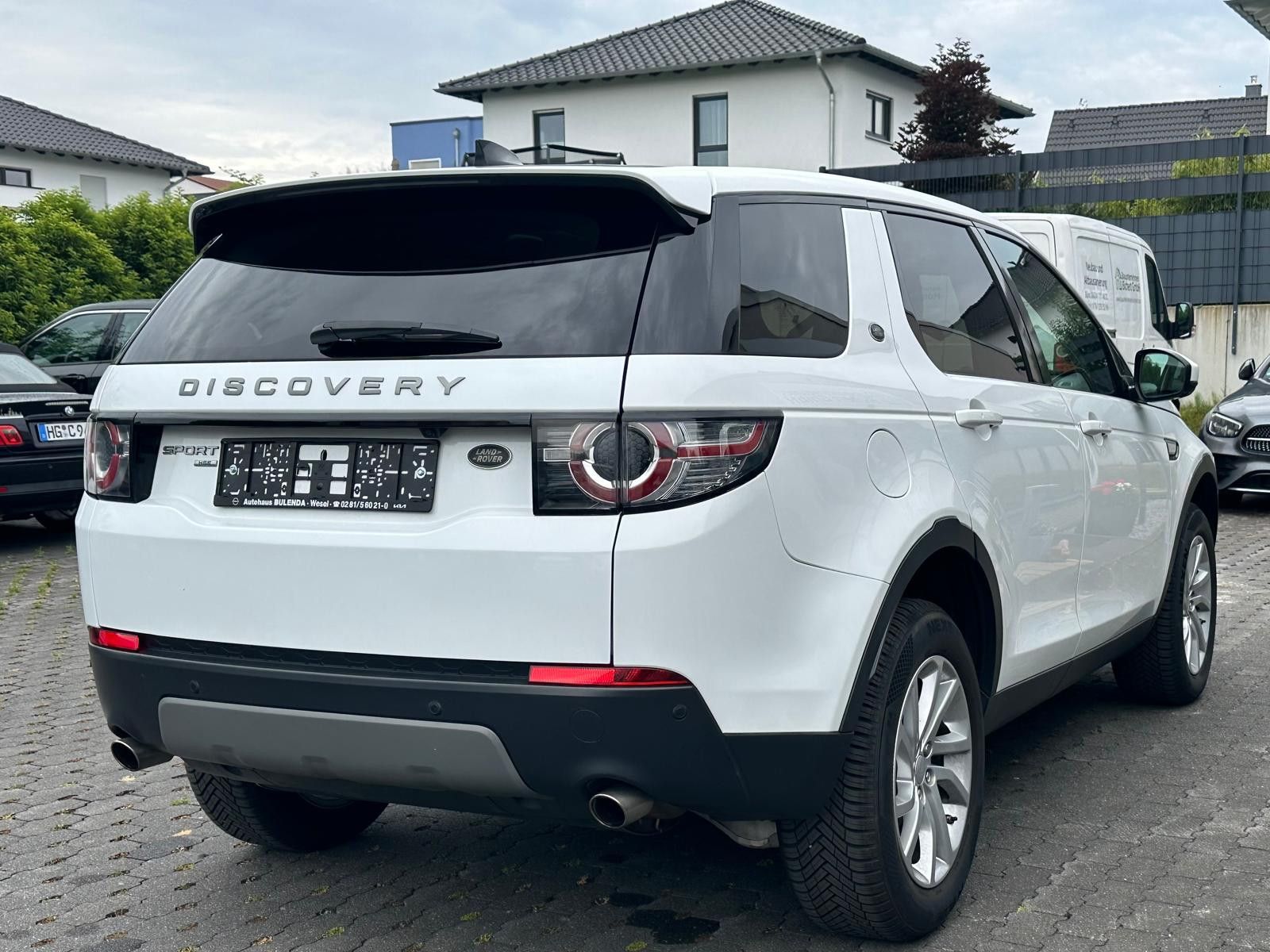 Fahrzeugabbildung Land Rover Discovery Sport SE AWD LED+PANO+KAM+NAVI+TEMPO+