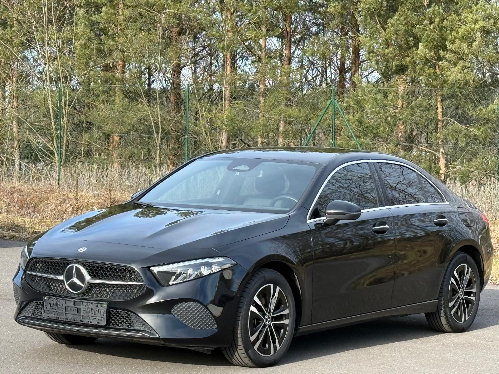 Mercedes-Benz A 250e Benzin-Elektro Automatik Led Vollleder