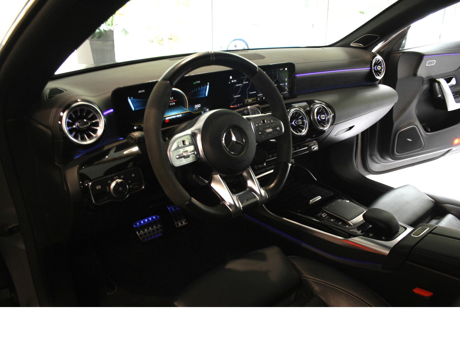 Fahrzeugabbildung Mercedes-Benz CLA 45 AMG Shooting Brake 4M+ *Leder*Distronic*S