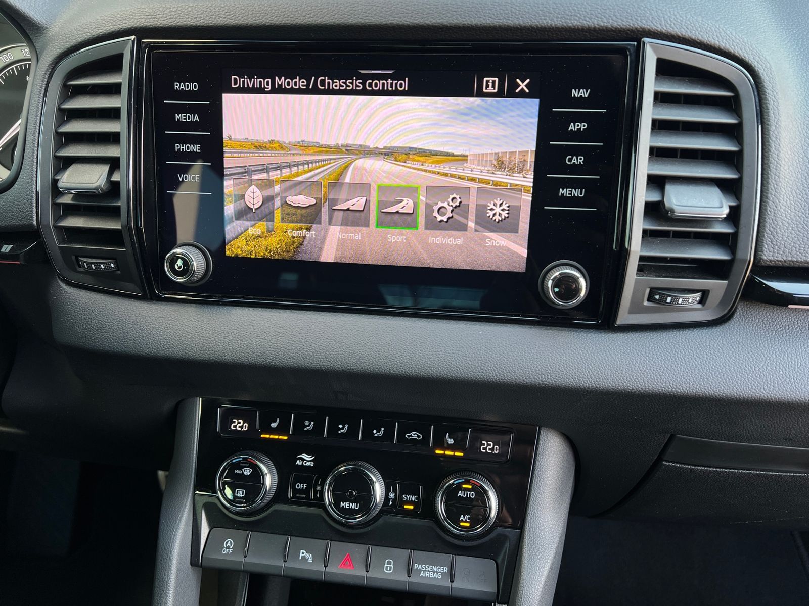 Fahrzeugabbildung SKODA Karoq Sportline 2.0 TSI DSG 4x4*AHK,elekt.Heckkl