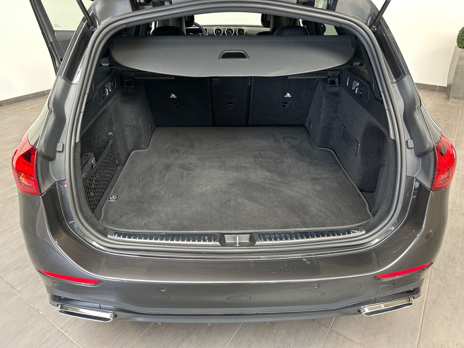 Fahrzeugabbildung Mercedes-Benz C 300d T AMG Line NAV+LED+VCOCK+LEDER+18ZO+ALARM
