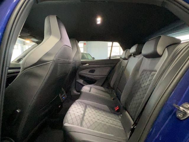 Golf VIII R-Line 1.5 eTSI DSG
