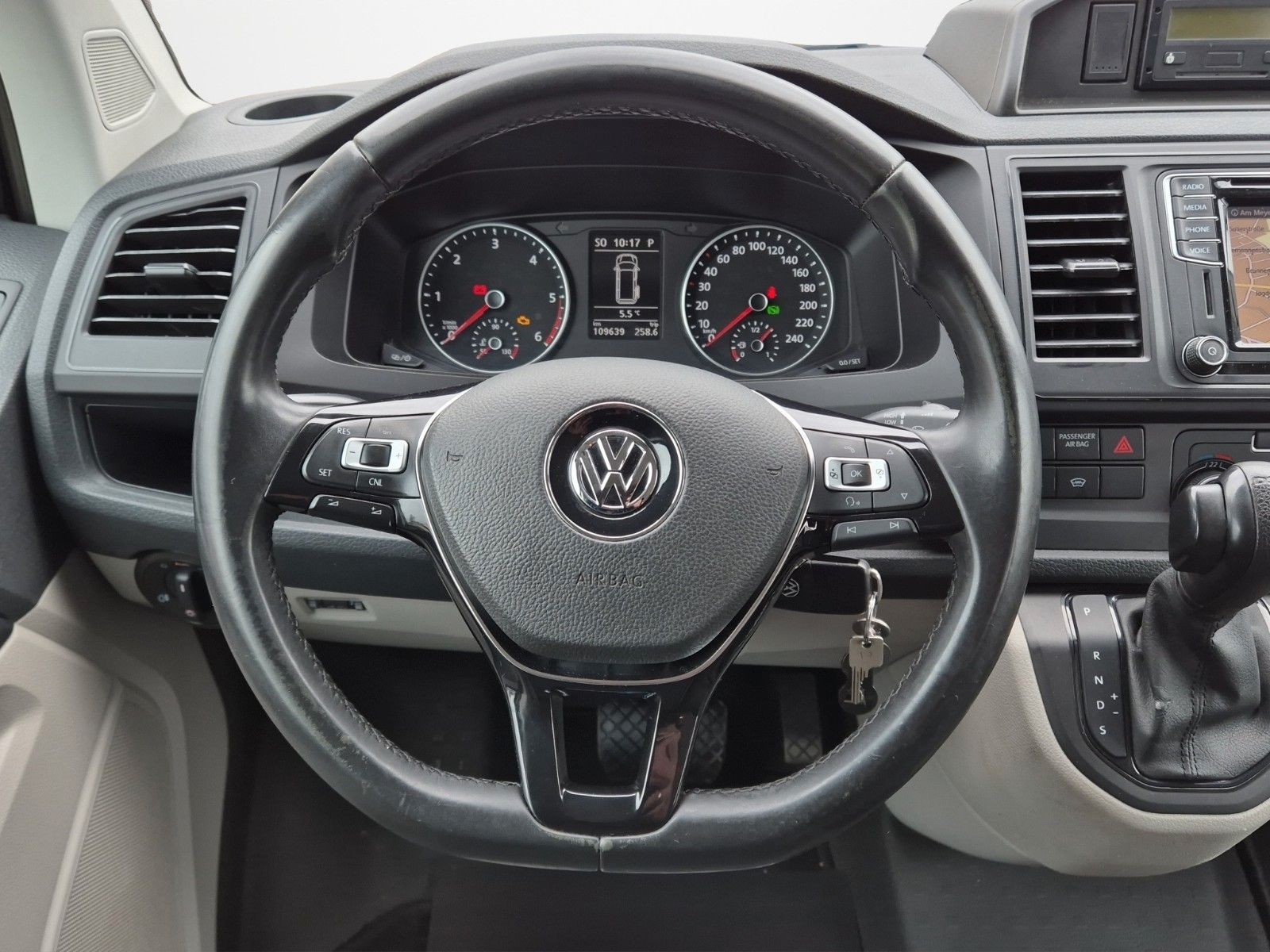 Fahrzeugabbildung Volkswagen T6 TRANSPORTER 2.0 TDI LR DSG NAVI KAM AHK ALLWE