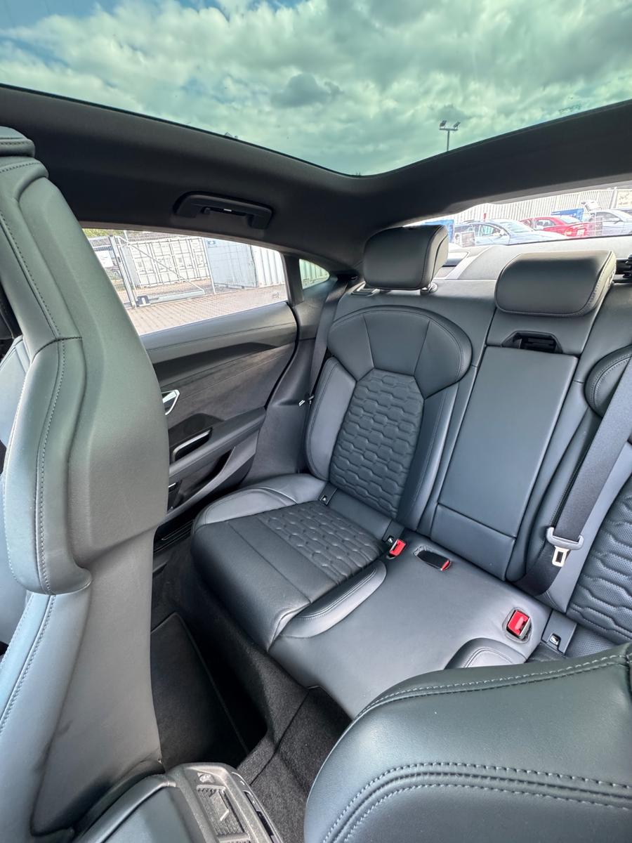 Audi e-tron GT quattro - Tactical Green 