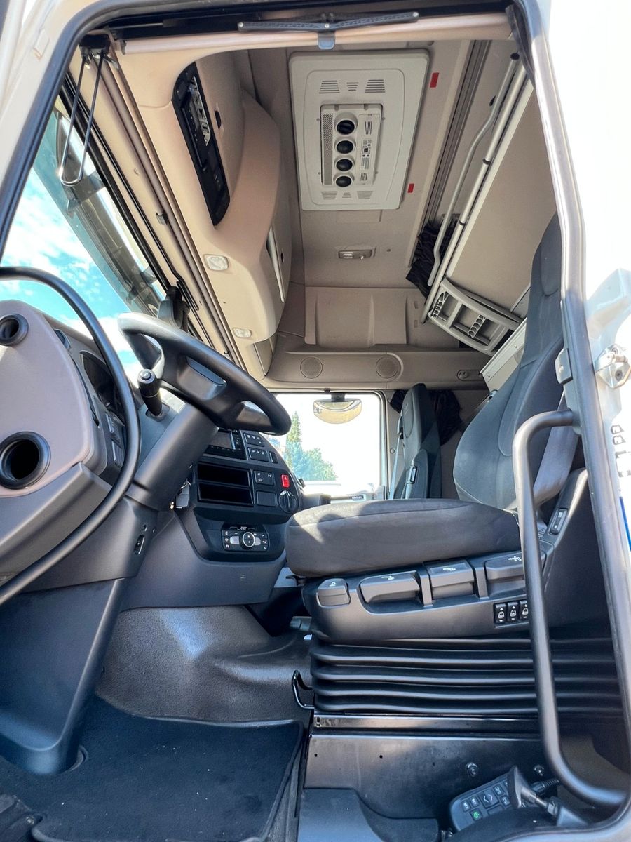 Fahrzeugabbildung DAF 2 Stück XF 530 FT mit Intarder
