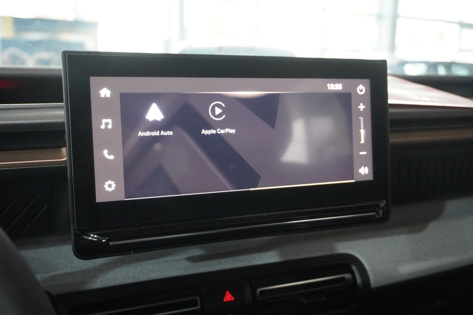 Fahrzeugabbildung Citroën C3 Aircross 1.2 HYBRID PLUS DSC NAVI/LED/KAMERA