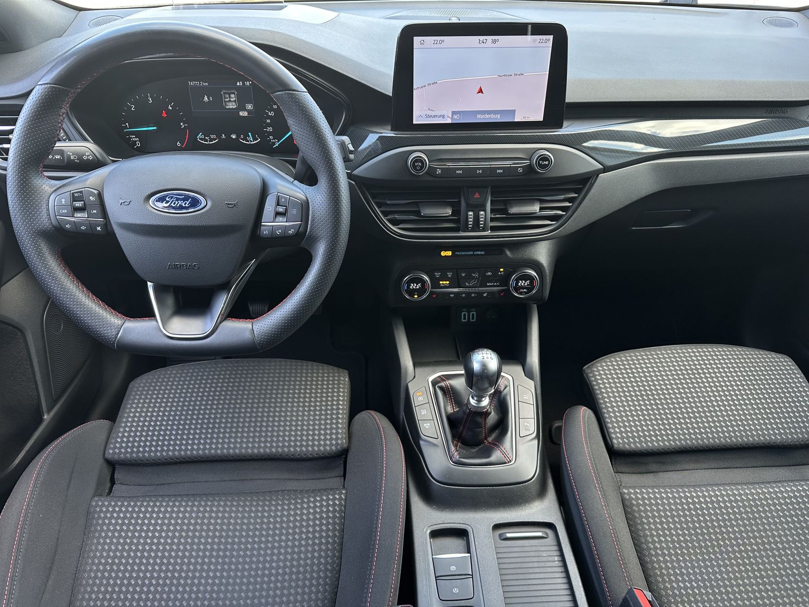 Fahrzeugabbildung Ford Focus 2.0 EB ST-Line NAV+LED+AHK+HUD+B&O+KAM+ACC