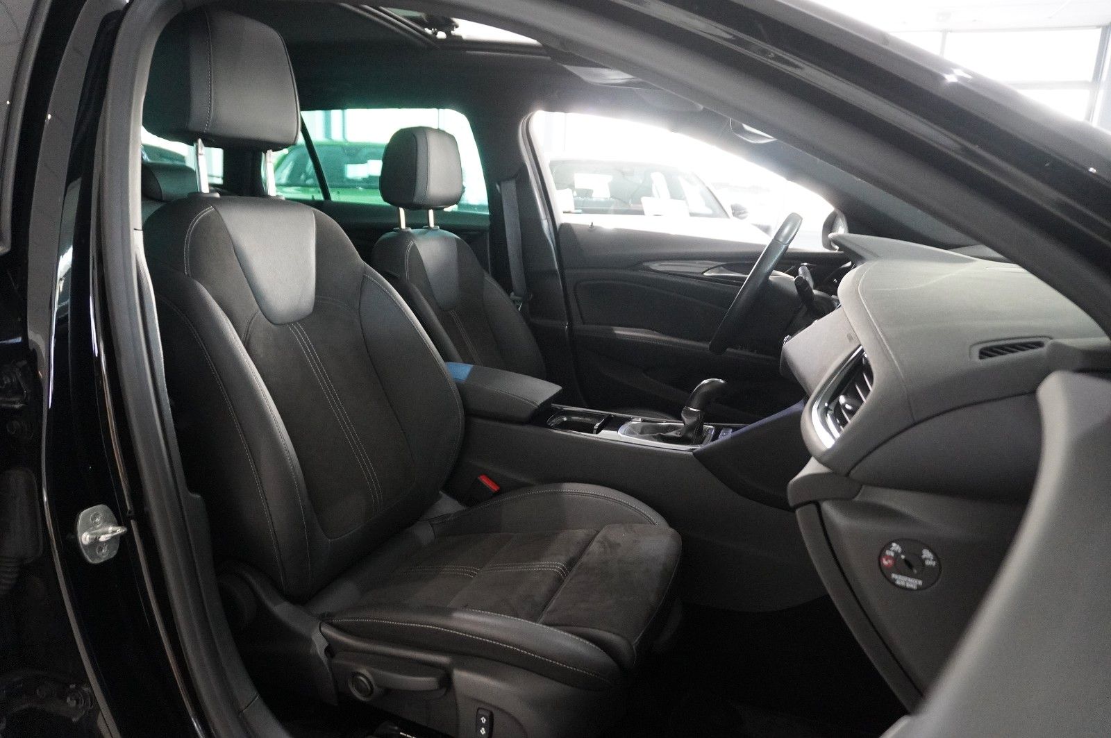 Fahrzeugabbildung Opel Insignia B ST 2.0D ULTIMATE NAVI/OPC/KAMERA/AHK