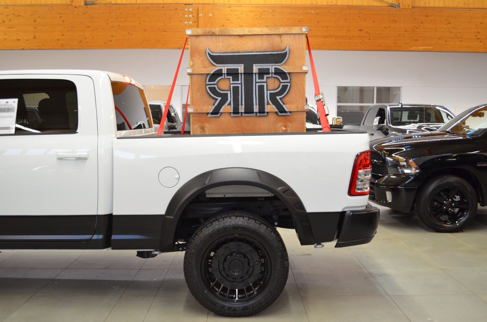 Fahrzeugabbildung Dodge RAM 2500 BLACK LINE CREW CAB 4X4 *Neuwagen*