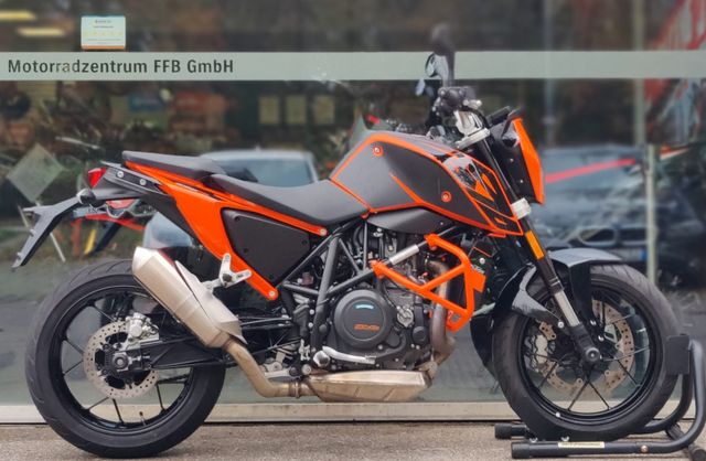 KTM Duke 690 - Take that..