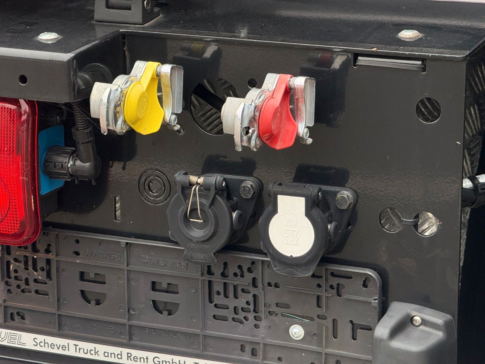 Fahrzeugabbildung MAN TGS 26.520 Absetzkipper HYVA 18 TAZ / Funk / 6x4