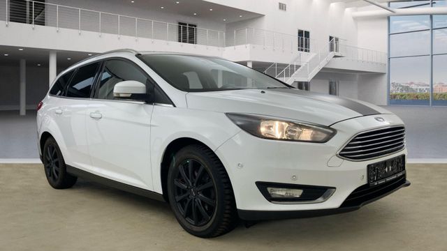 Ford Focus Turnier Titanium  -2.Hand-S.heft-VOLL!