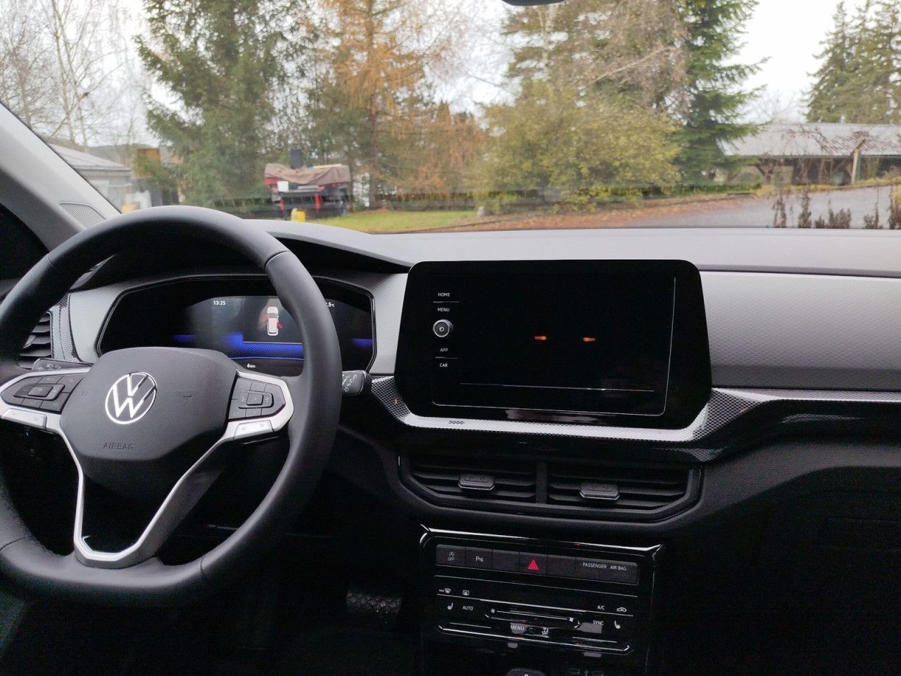 Fahrzeugabbildung Volkswagen T-Cross Life 1.0 TSI 85 kw