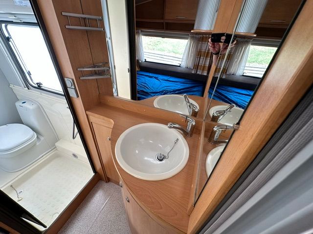 Fahrzeugabbildung Knaus 400 Doppelbett Heizung, Strom, Bad, 4 P. 100Km/H